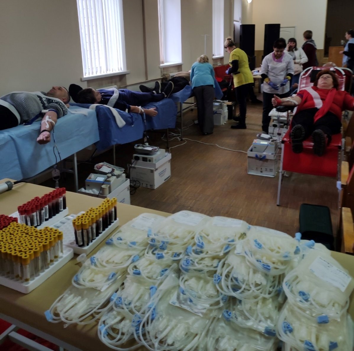Майже 80 донорів здали кров у Звягелі та зібрали кошти на дрони для ЗСУ