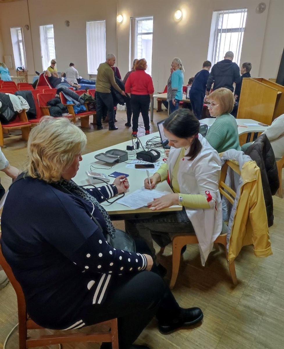 Майже 80 донорів здали кров у Звягелі та зібрали кошти на дрони для ЗСУ