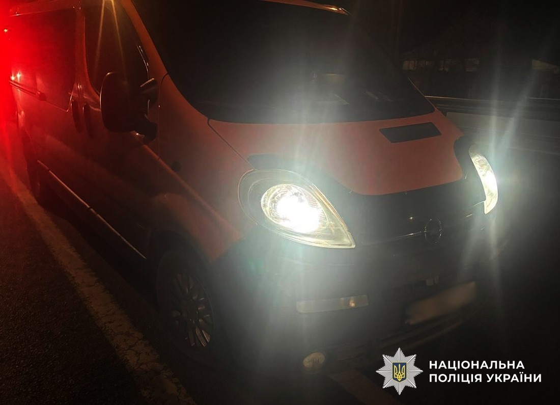 Зухвалий злочин на Звягельщині: чоловік, погрожуючи ножем, заволодів грошима та автівкою