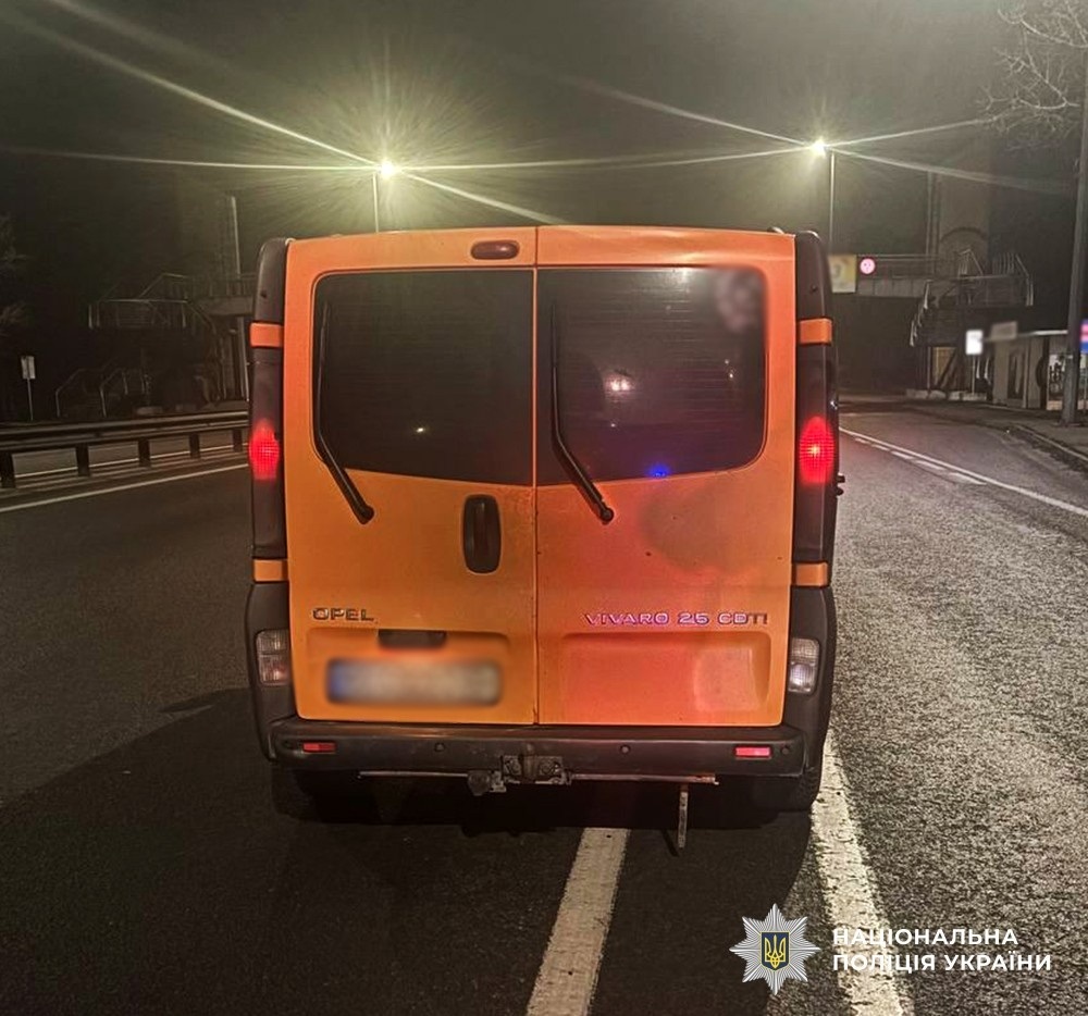 Зухвалий злочин на Звягельщині: чоловік, погрожуючи ножем, заволодів грошима та автівкою