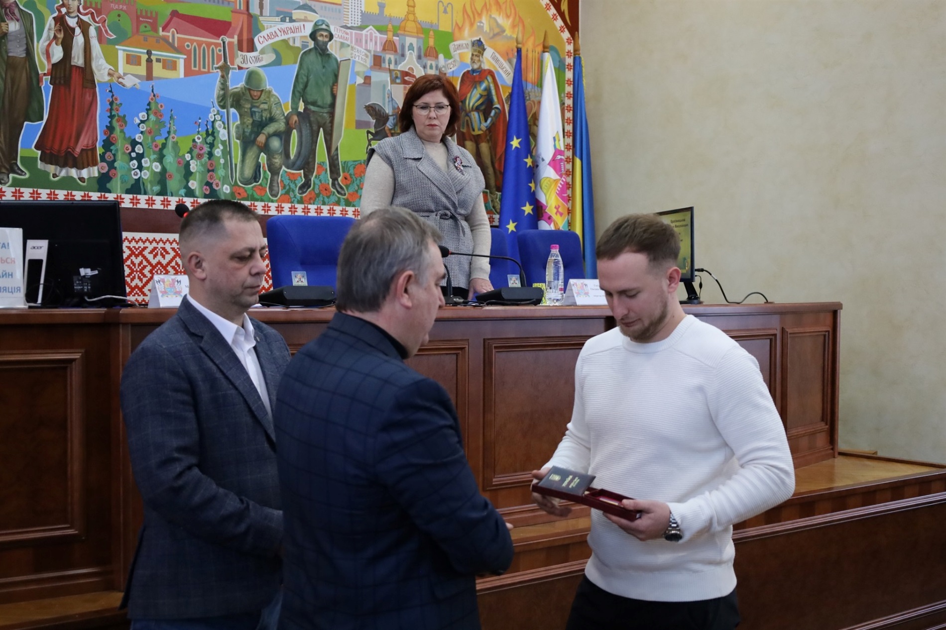 Сесія Звягельської міської ради: бюджет-2026, харчування в закладах освіти та вшанування героїв