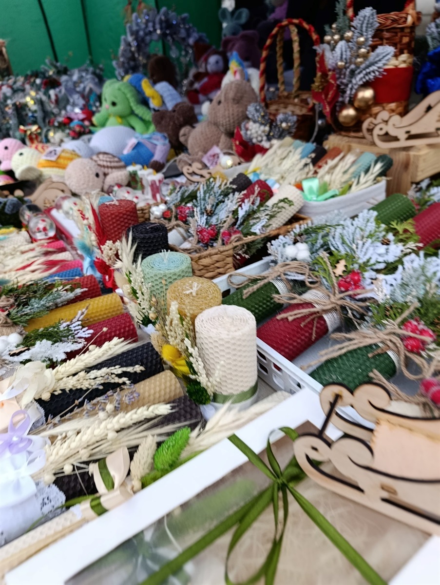 Різдвяний ярмарок у Звягелі: зібрано майже 40 тисяч гривень на підтримку підрозділу 