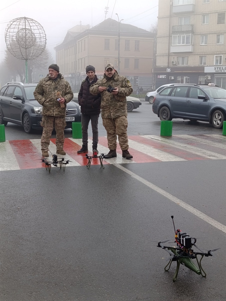 Різдвяний ярмарок у Звягелі: зібрано майже 40 тисяч гривень на підтримку підрозділу 