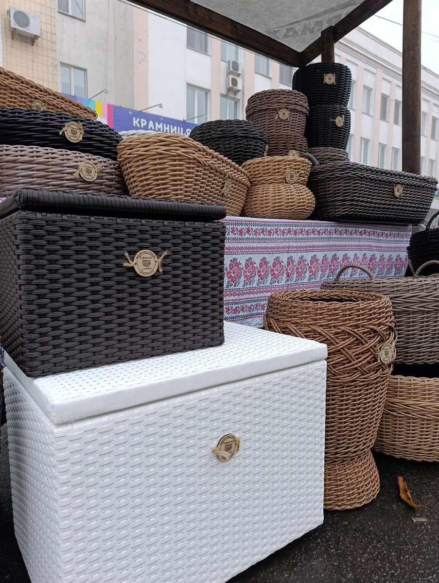Різдвяний ярмарок у Звягелі: зібрано майже 40 тисяч гривень на підтримку підрозділу 