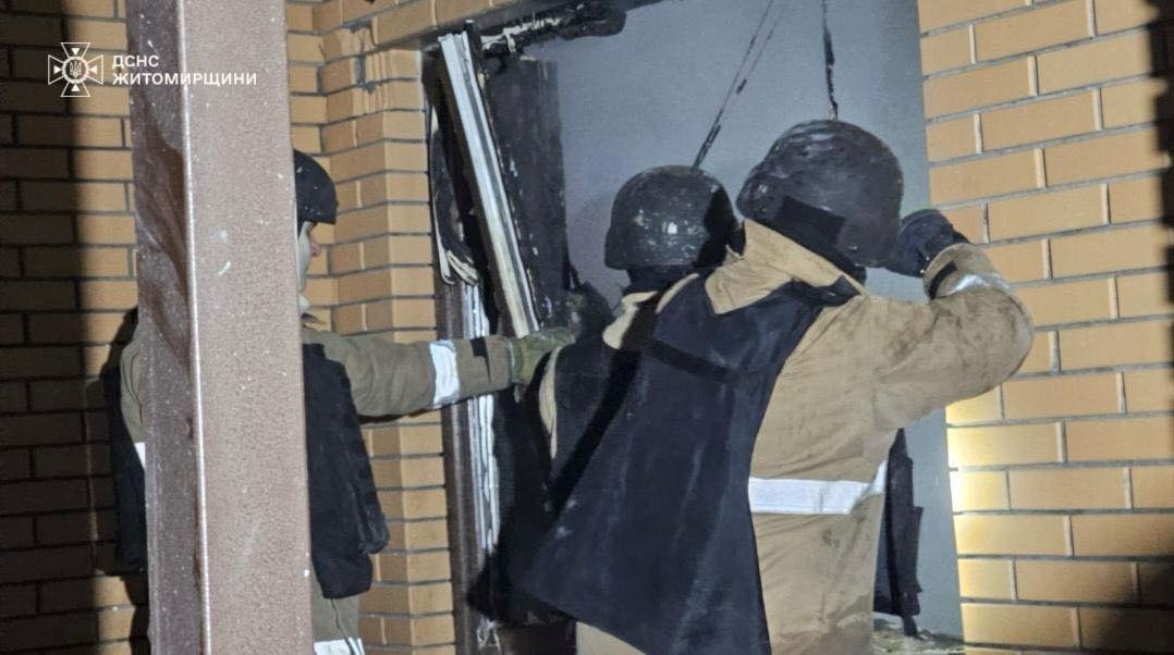 Рятувальники показали фото з місць руйнувань через атаку росіян на Житомирщину