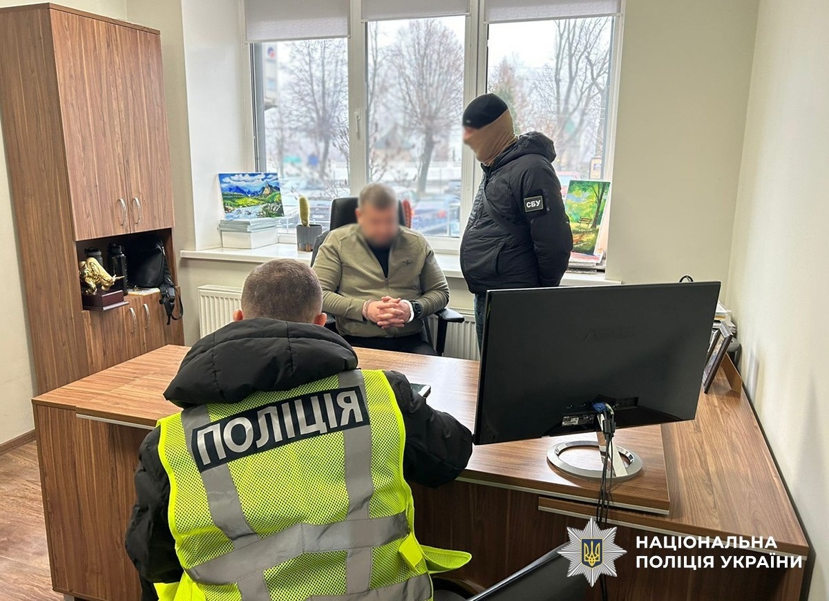На Житомирщині затримали податкового консультанта, який вимагав 1,3 млн грн за 