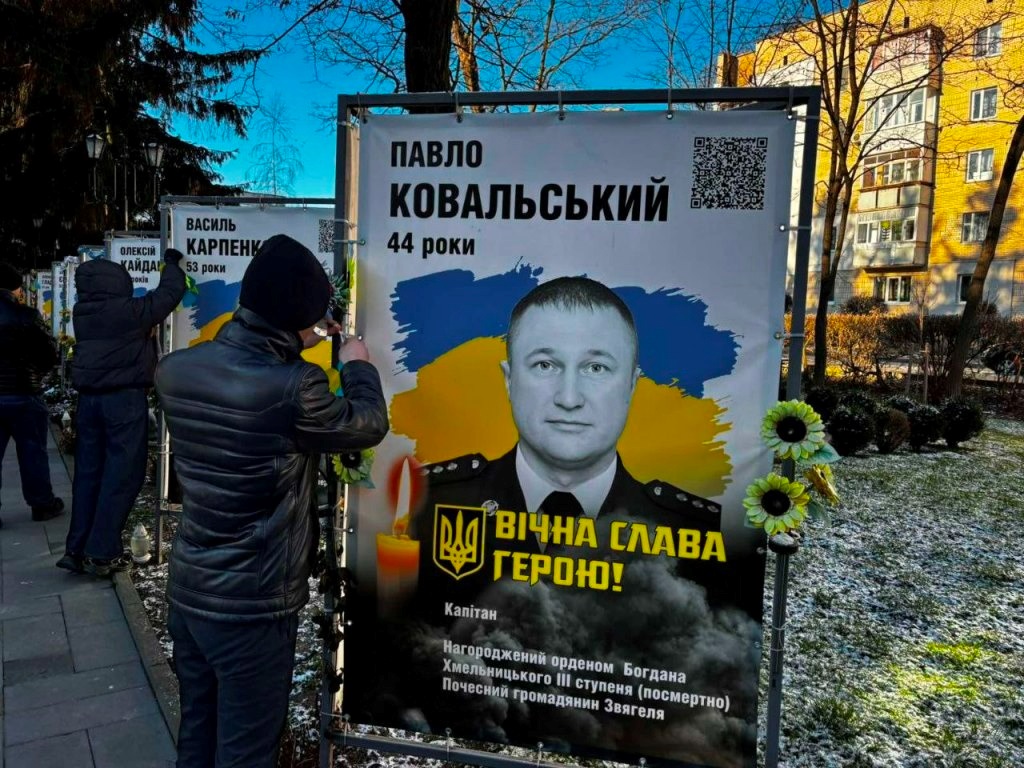 Тиха акція «Ангели пам'яті»: як учні Звягеля вшанували полеглих захисників України