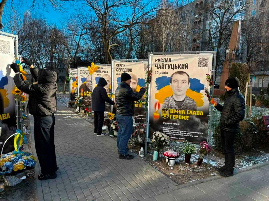 Тиха акція «Ангели пам'яті»: як учні Звягеля вшанували полеглих захисників України