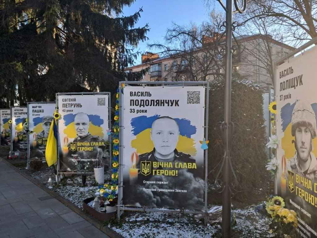 Тиха акція «Ангели пам'яті»: як учні Звягеля вшанували полеглих захисників України