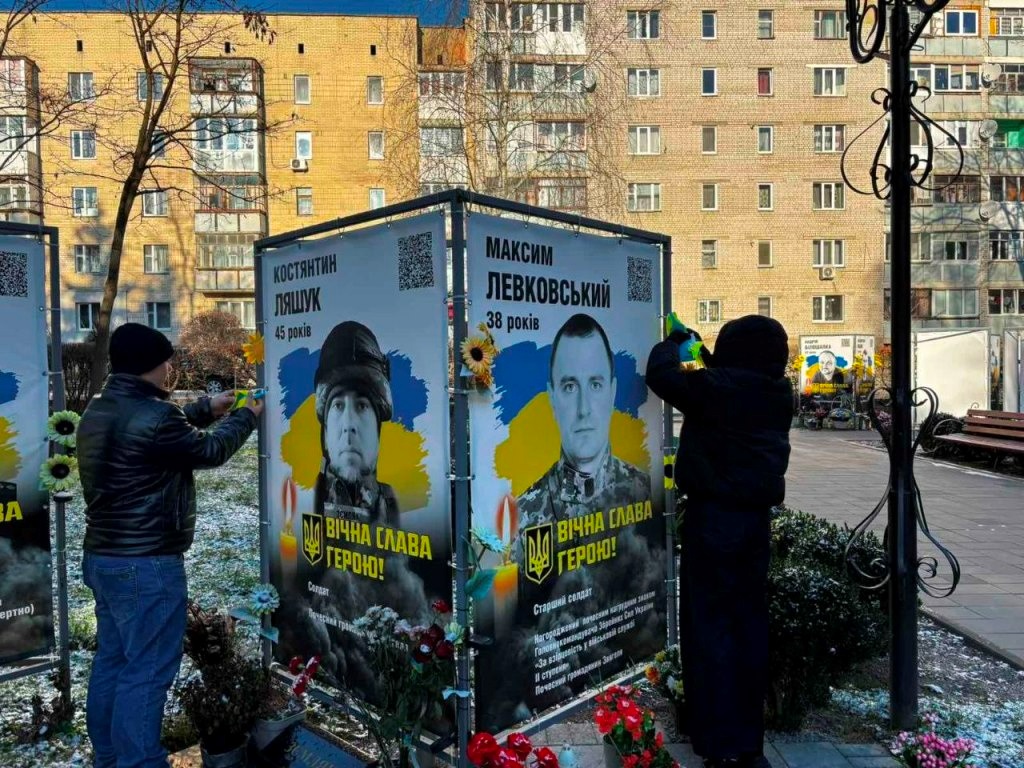 Тиха акція «Ангели пам'яті»: як учні Звягеля вшанували полеглих захисників України