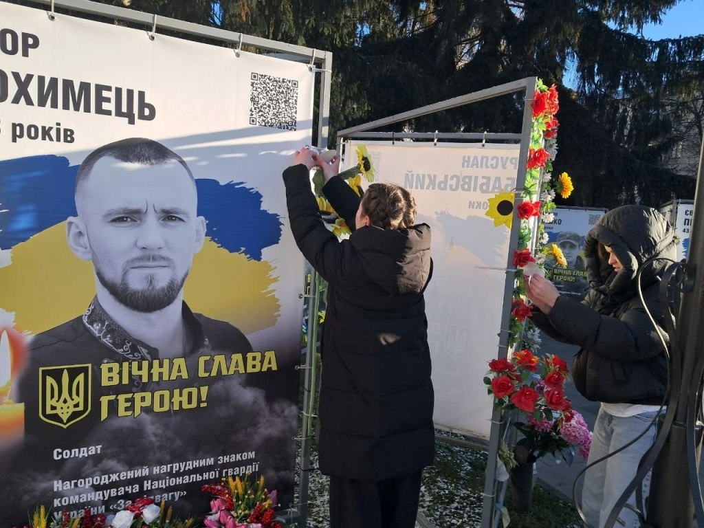Тиха акція «Ангели пам'яті»: як учні Звягеля вшанували полеглих захисників України