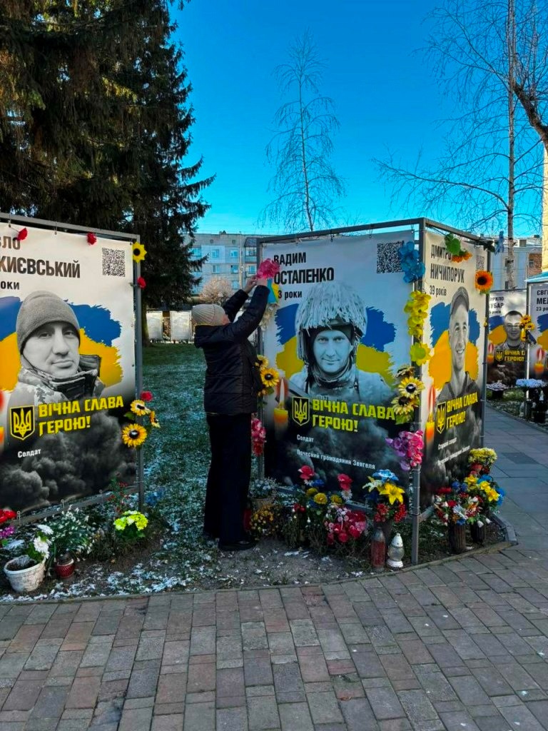 Тиха акція «Ангели пам'яті»: як учні Звягеля вшанували полеглих захисників України