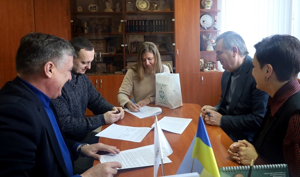 У Звягелі створили ще одну прийомну сім'ю: подружжя Павленків взяло в родину дівчинку