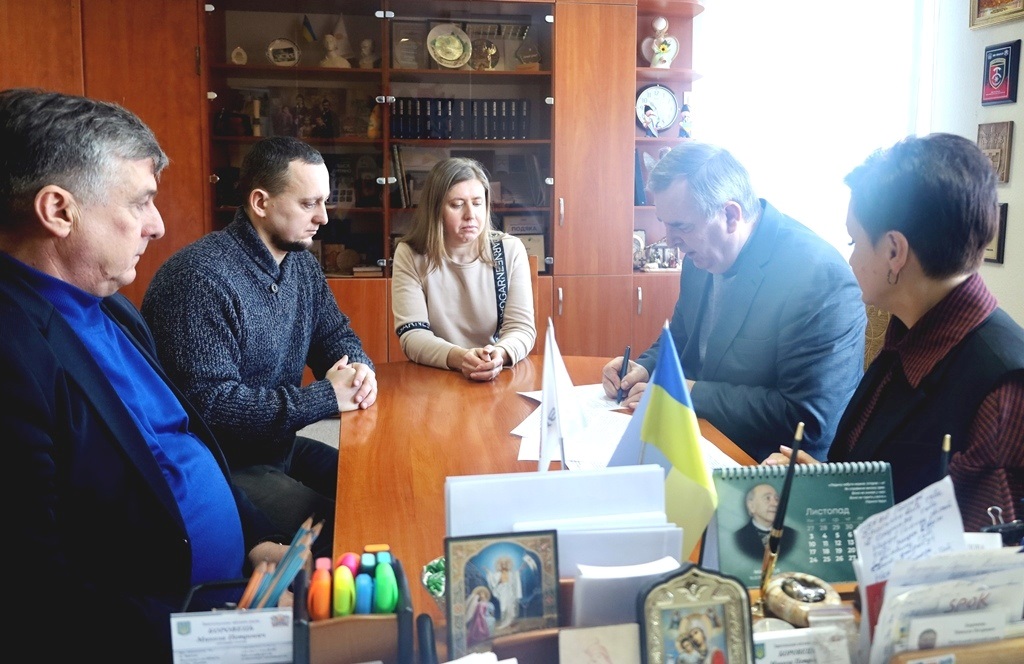 У Звягелі створили ще одну прийомну сім'ю: подружжя Павленків взяло в родину дівчинку