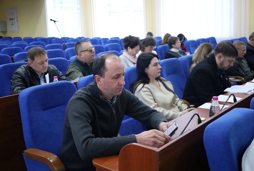 Засідання виконкому Звягеля: рішення щодо спорту, ВПО, соцзахисту дітей та зовнішньої реклами