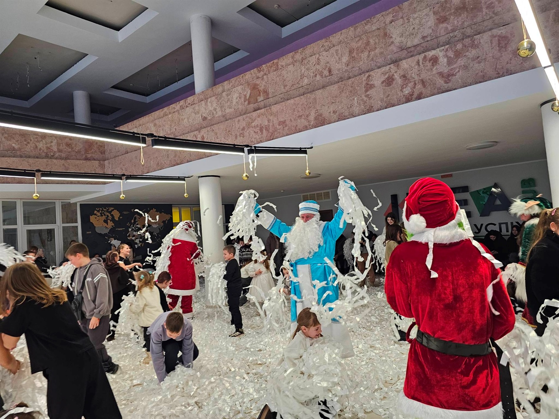 На Звягельщині понад півтори тисячі дітей отримали подарунки з нагоди різдвяно-новорічних свят