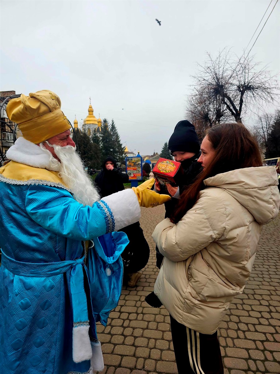 На Звягельщині понад півтори тисячі дітей отримали подарунки з нагоди різдвяно-новорічних свят
