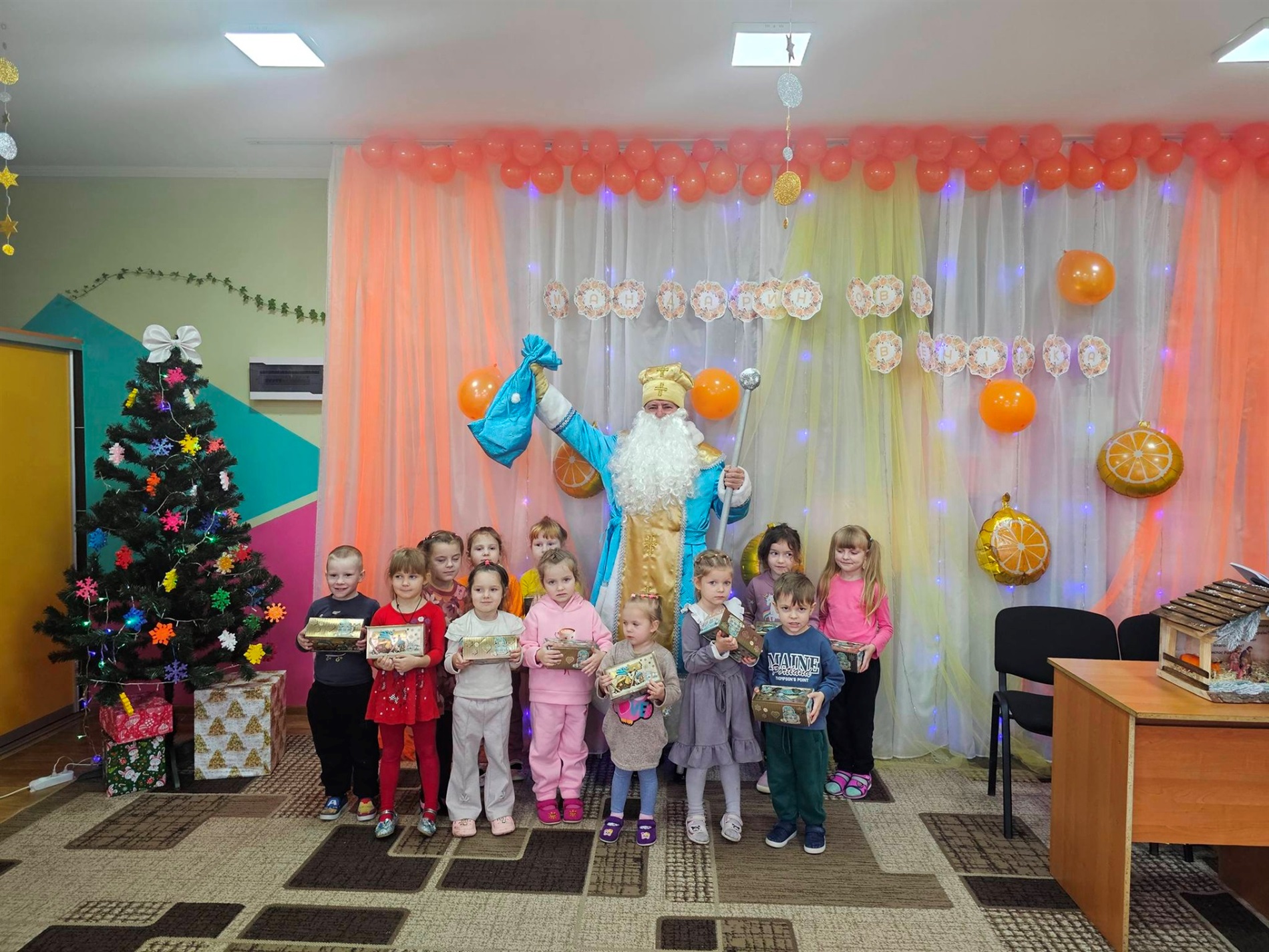 На Звягельщині понад півтори тисячі дітей отримали подарунки з нагоди різдвяно-новорічних свят