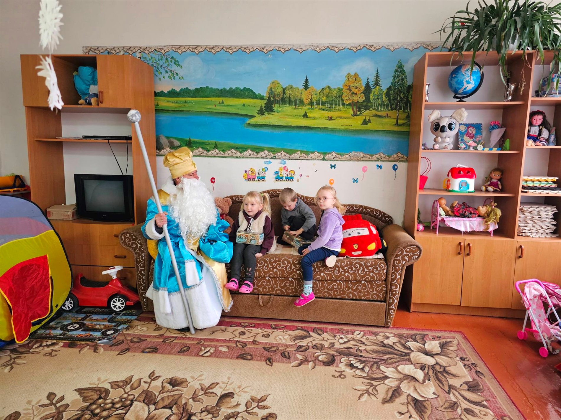 На Звягельщині понад півтори тисячі дітей отримали подарунки з нагоди різдвяно-новорічних свят