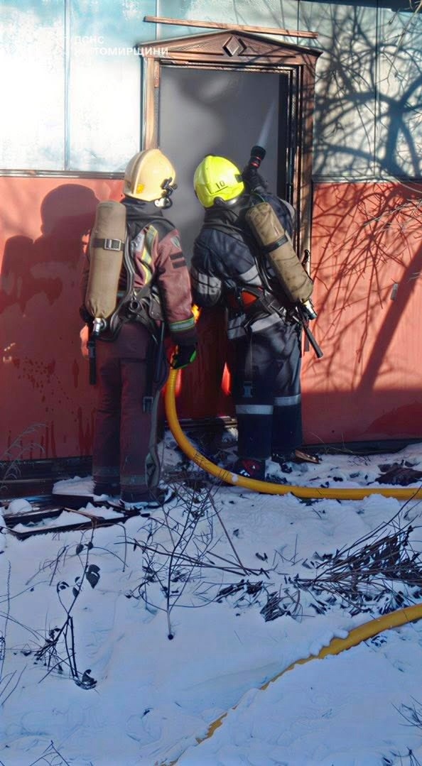 Під час гасіння пожежі у Звягелі рятувальники виявили тіло жінки