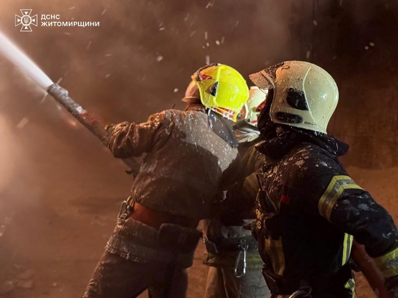 Двоє постраждалих внаслідок нічної атаки на Житомирщині