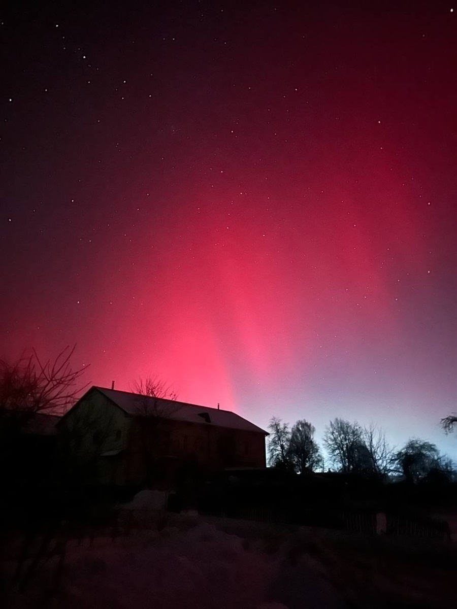 Полярне сяйво над Звягелем: вночі 20 січня небо світилося червоним і зеленим