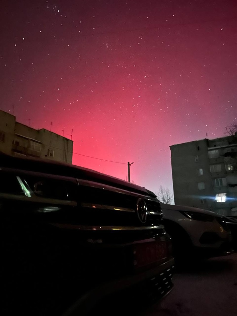 Полярне сяйво над Звягелем: вночі 20 січня небо світилося червоним і зеленим