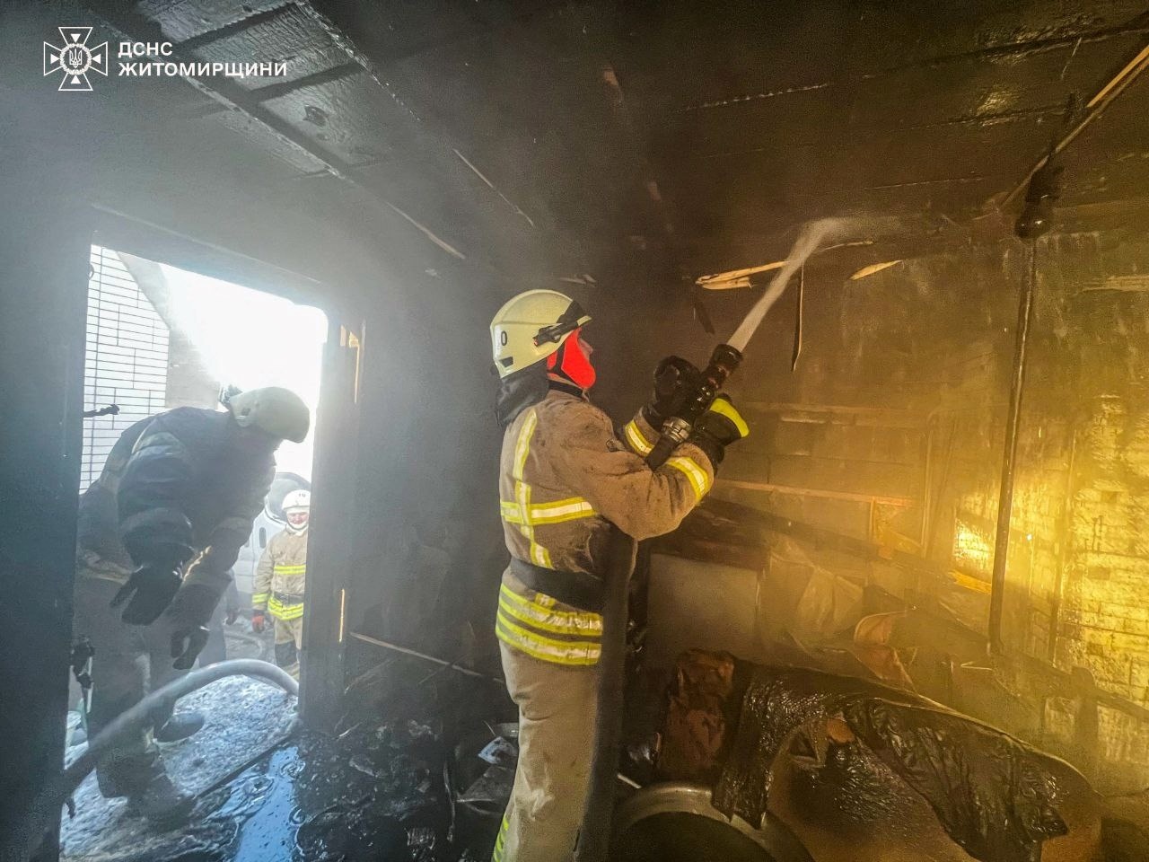 У Звягелі горіла покрівля та перекриття будівлі: деталі події