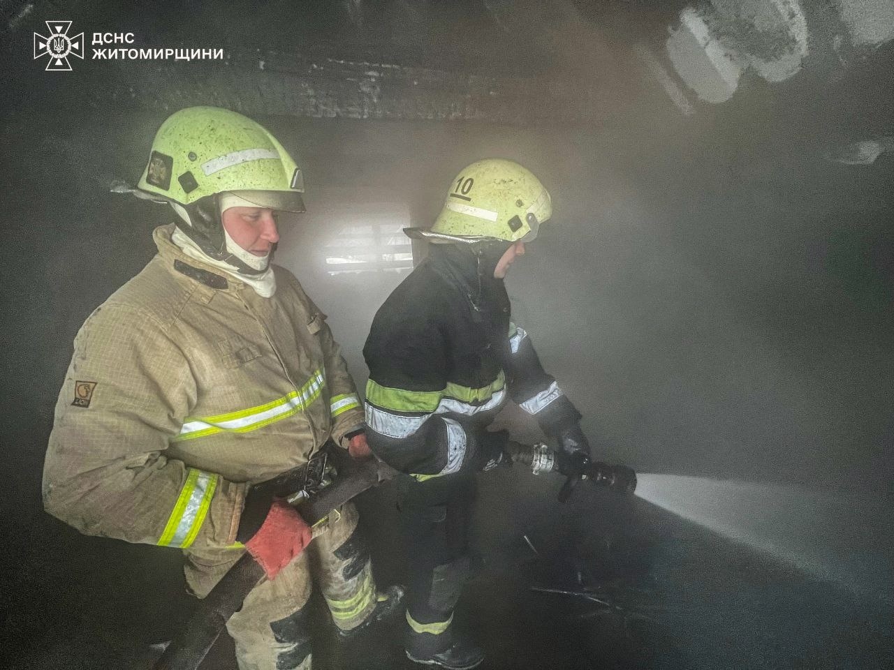 У Звягелі горіла покрівля та перекриття будівлі: деталі події