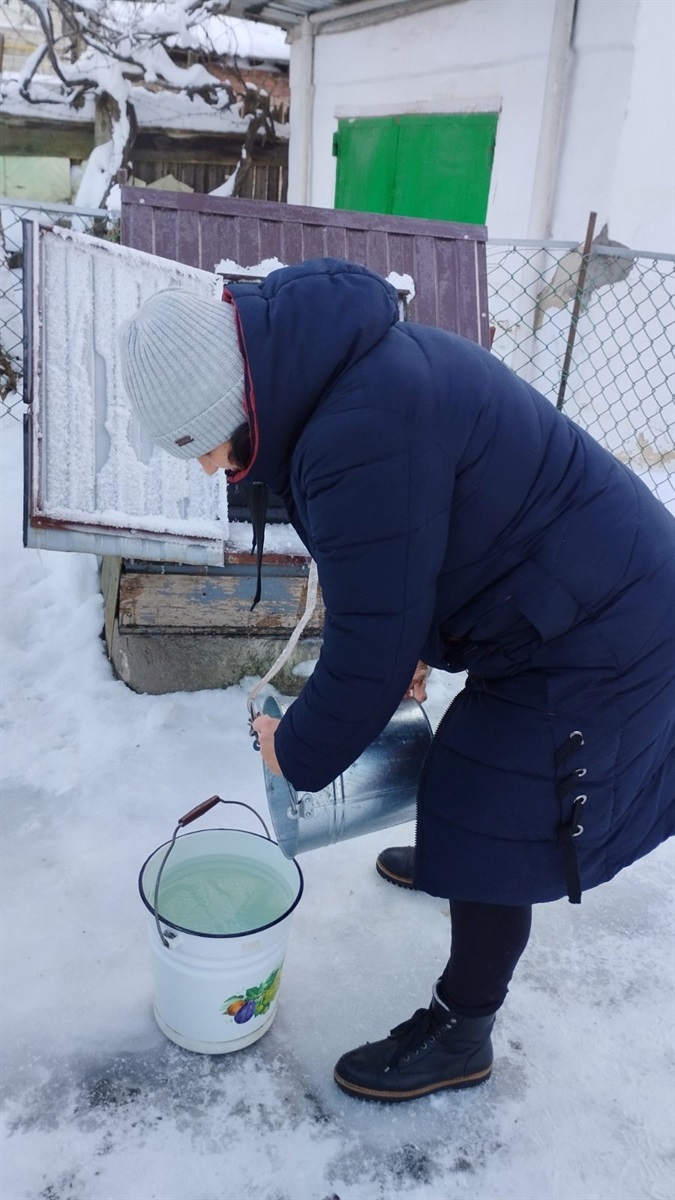Як соцпрацівники терцентру Звягеля допомагають підопічним в умовах морозу і відключень світла