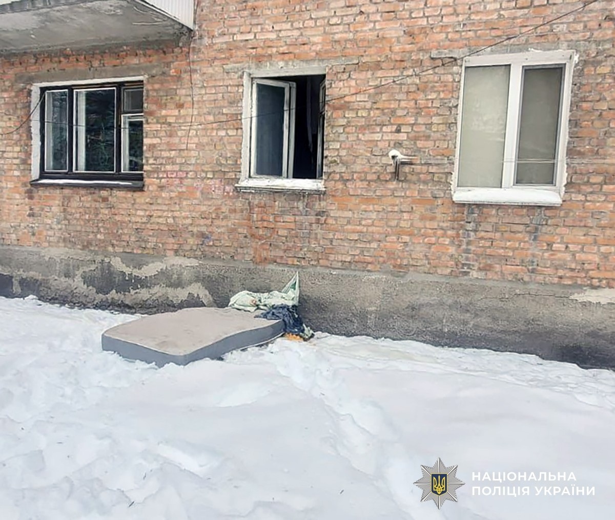 На Житомирщині чоловік посварився з цивільною дружиною та підпалив квартиру в якій були люди