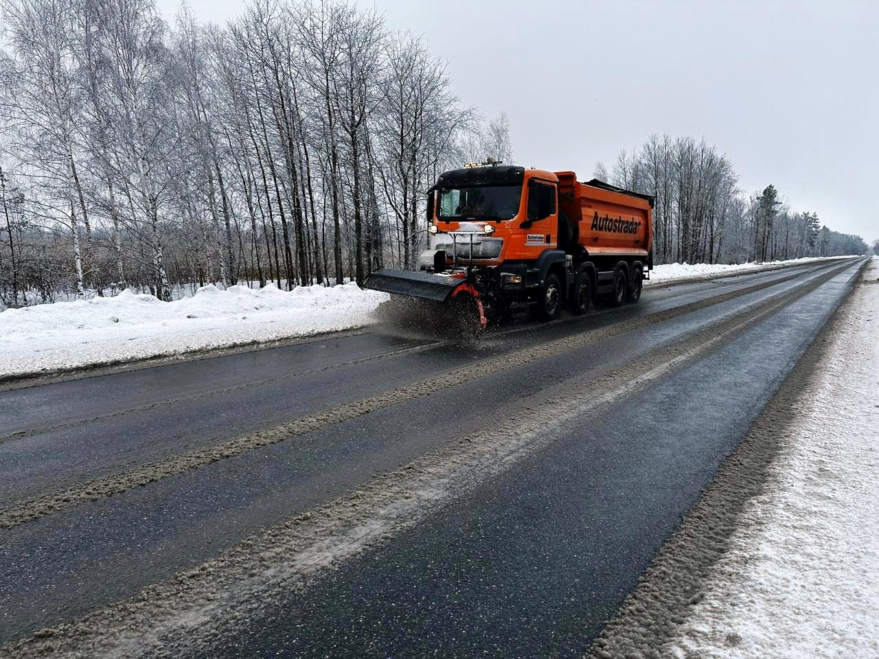 Дорожники готують траси Житомирщини до прийдешніх морозів