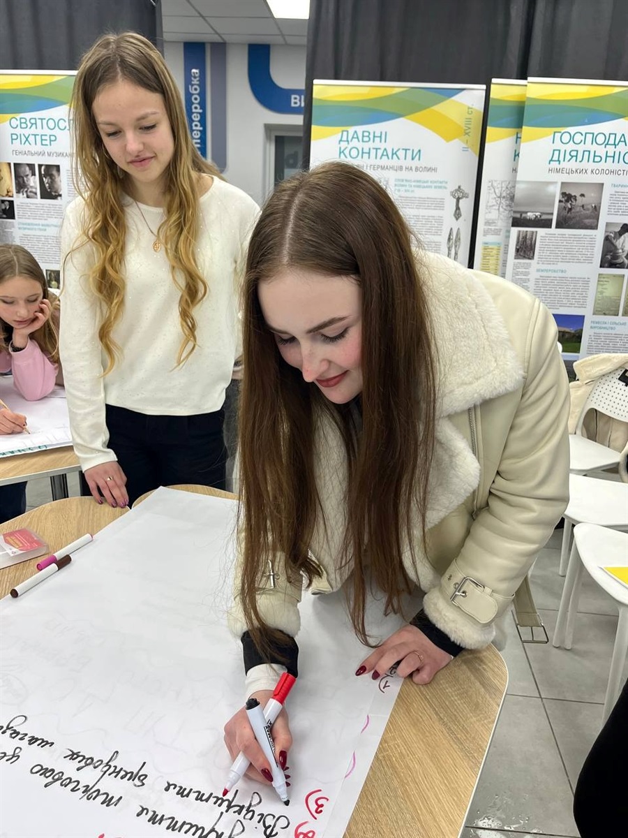 Бізнес-освіта для молоді у Звягелі: підлітки навчаються підприємництву від експертів