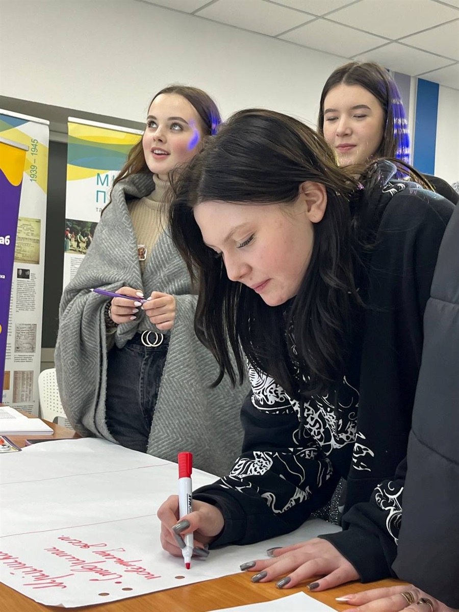 Бізнес-освіта для молоді у Звягелі: підлітки навчаються підприємництву від експертів