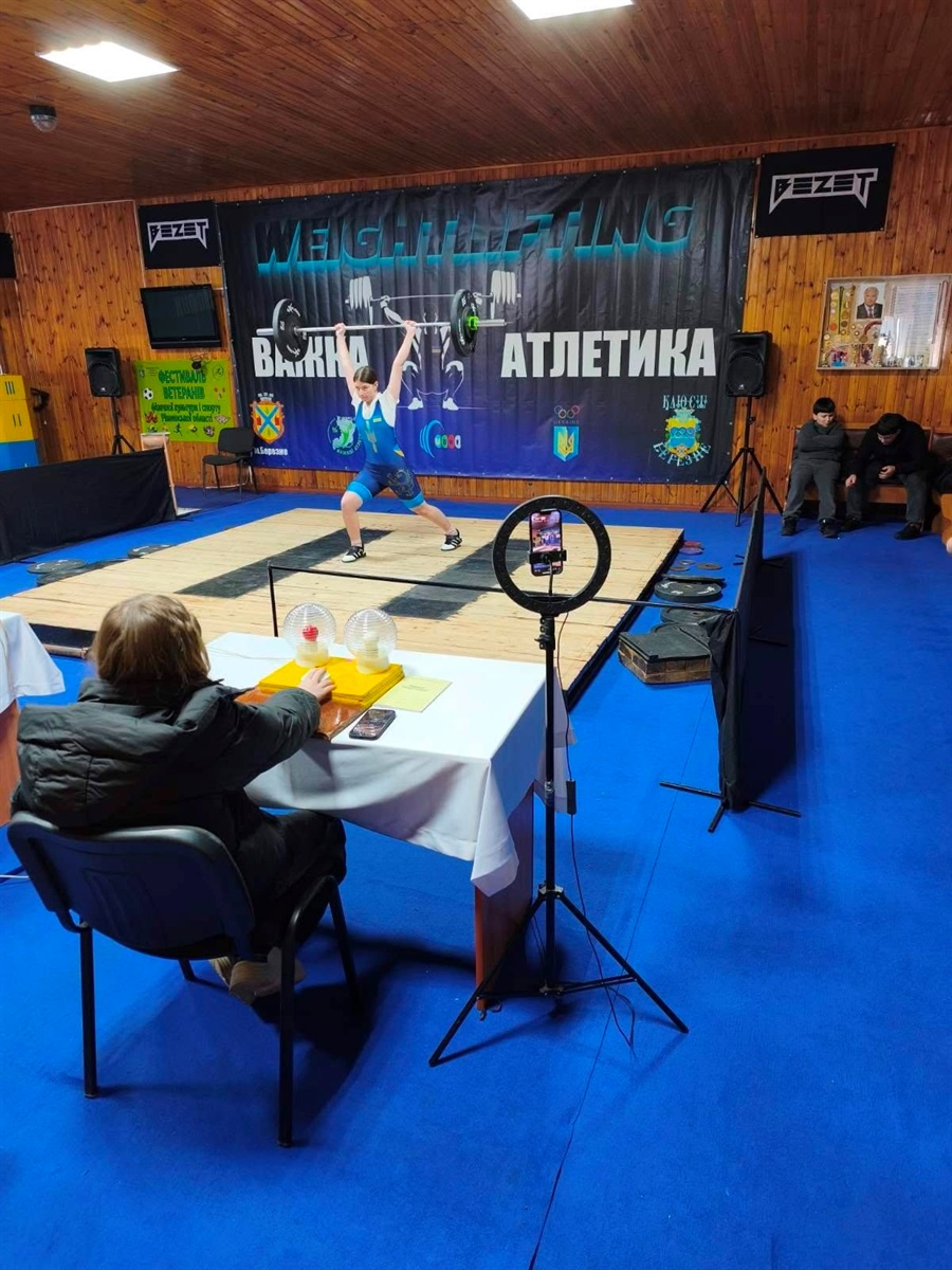 П'ять медалей здобули важкоатлети ДЮСШ на чемпіонаті Рівненщини