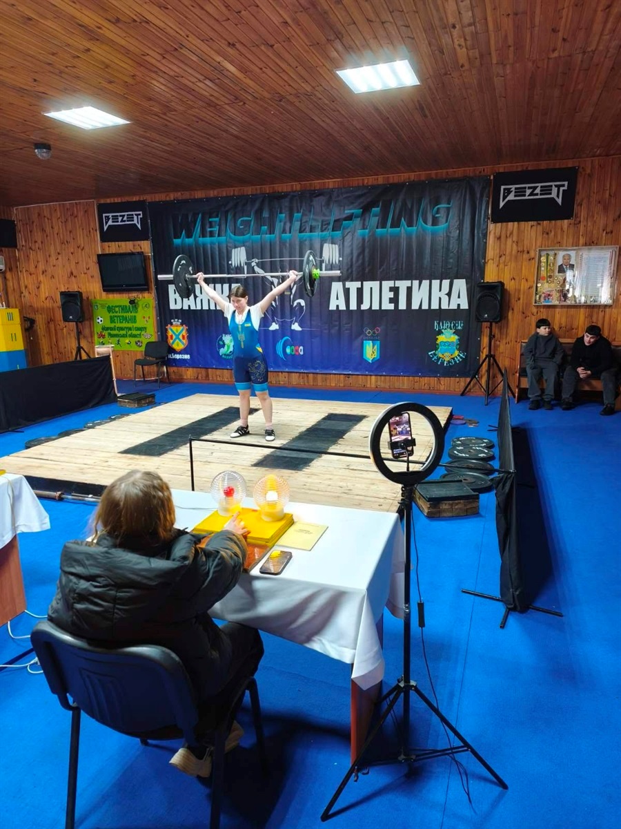 П'ять медалей здобули важкоатлети ДЮСШ на чемпіонаті Рівненщини