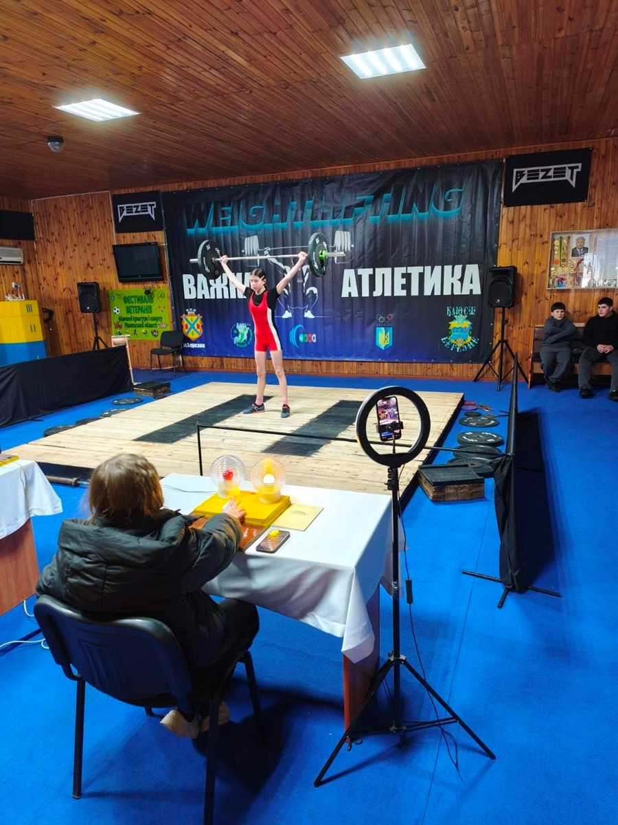 П'ять медалей здобули важкоатлети ДЮСШ на чемпіонаті Рівненщини
