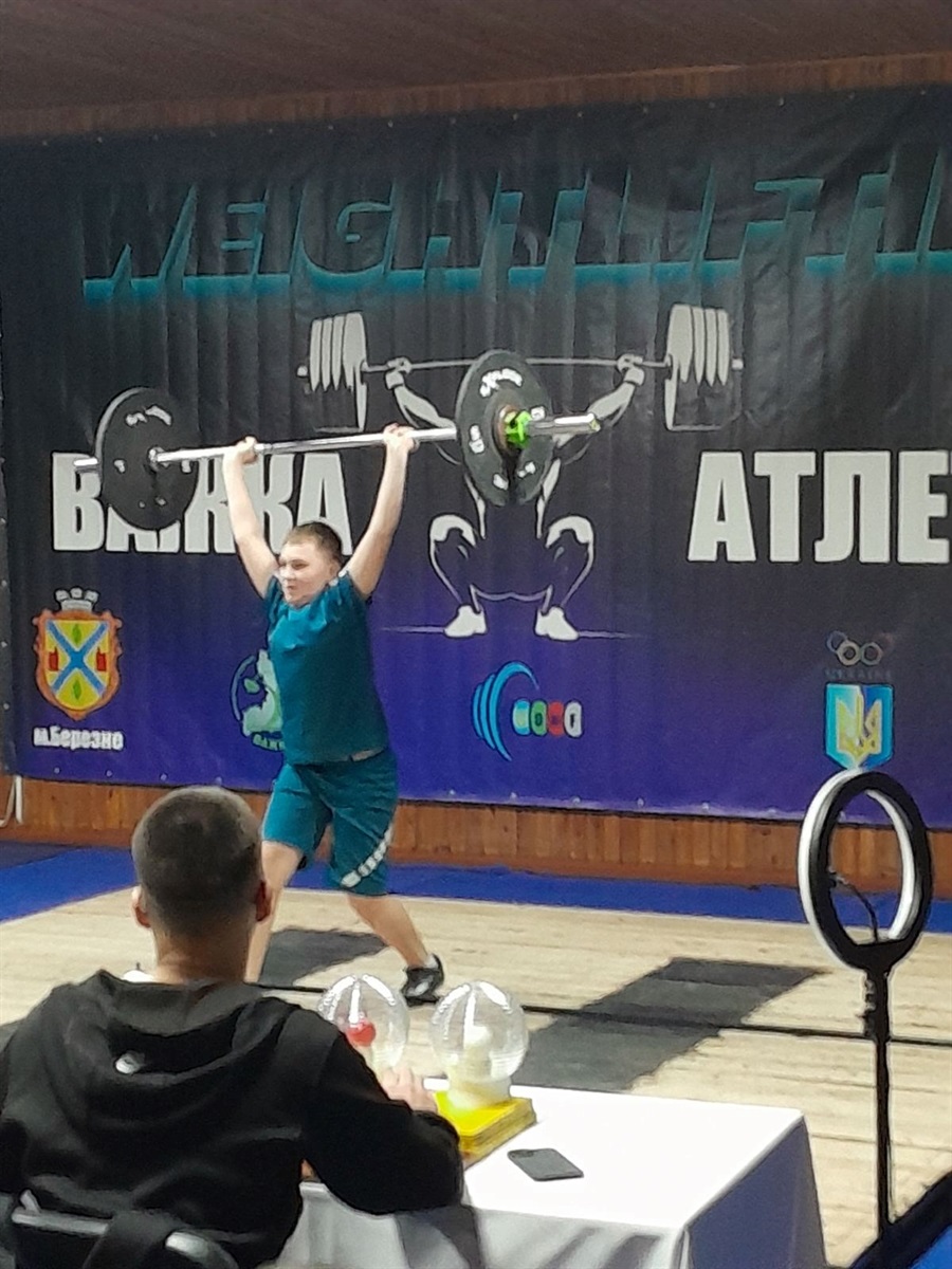 П'ять медалей здобули важкоатлети ДЮСШ на чемпіонаті Рівненщини