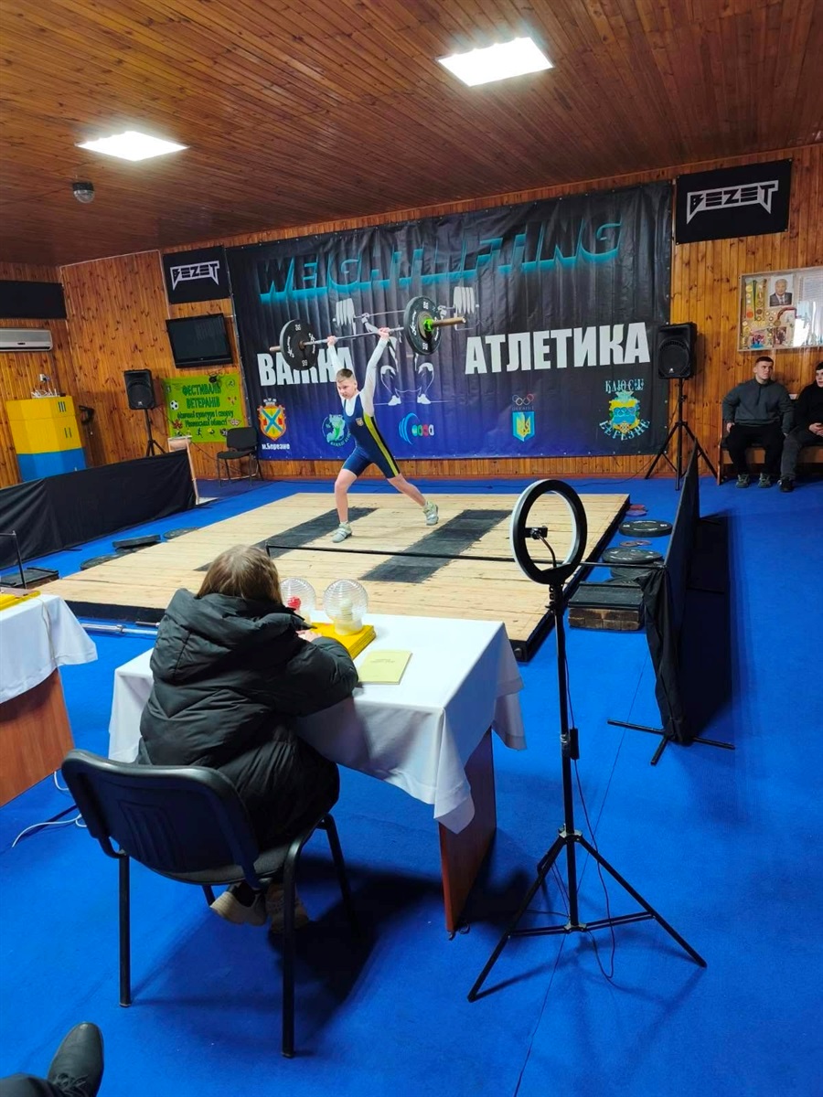 П'ять медалей здобули важкоатлети ДЮСШ на чемпіонаті Рівненщини