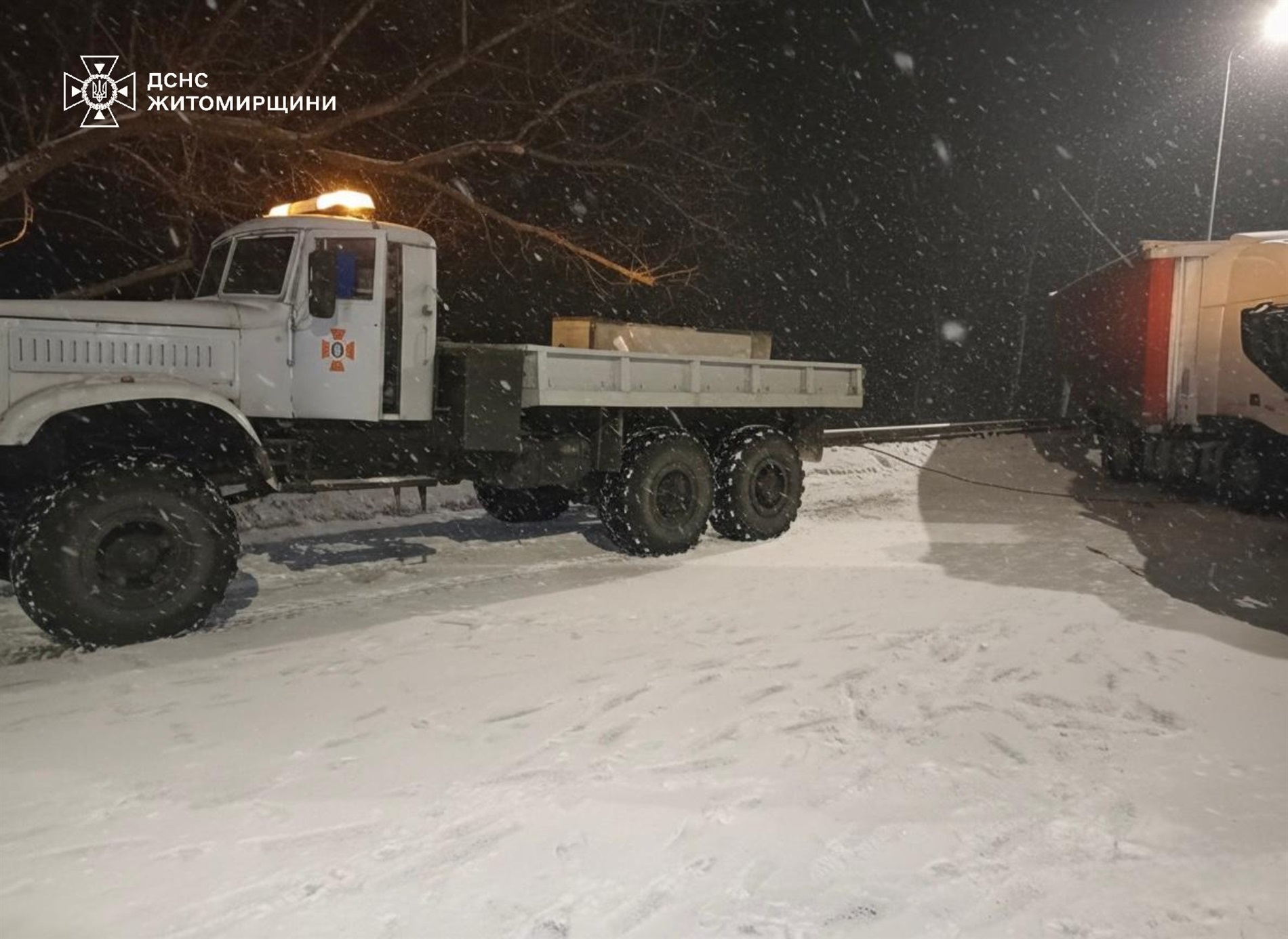Автотроща на Житомирщині: близько 11 вантажних та легкових автівок потрапили в ДТП