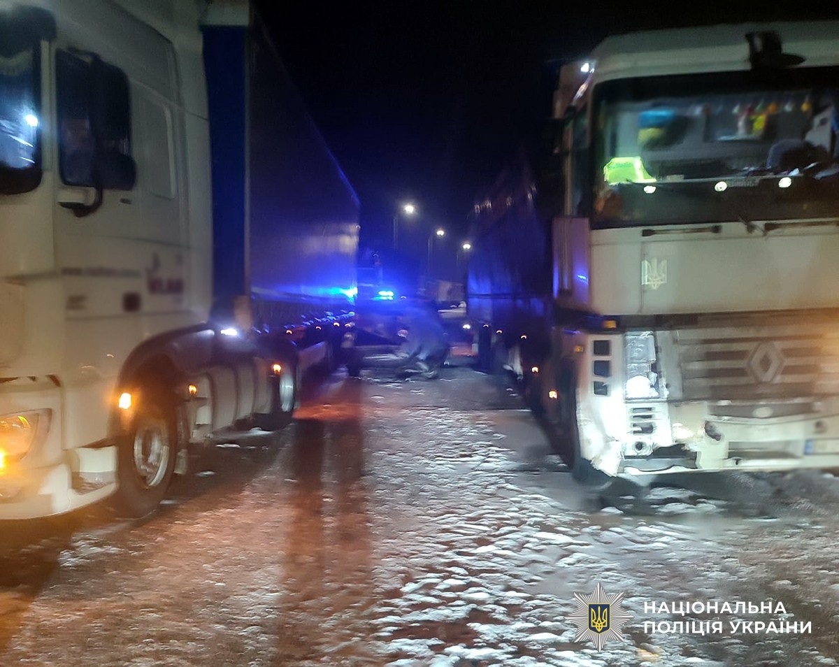 Деталі ланцюгової ДТП на Житомирщині: 11 авто, четверо травмованих, двоє – в реанімації