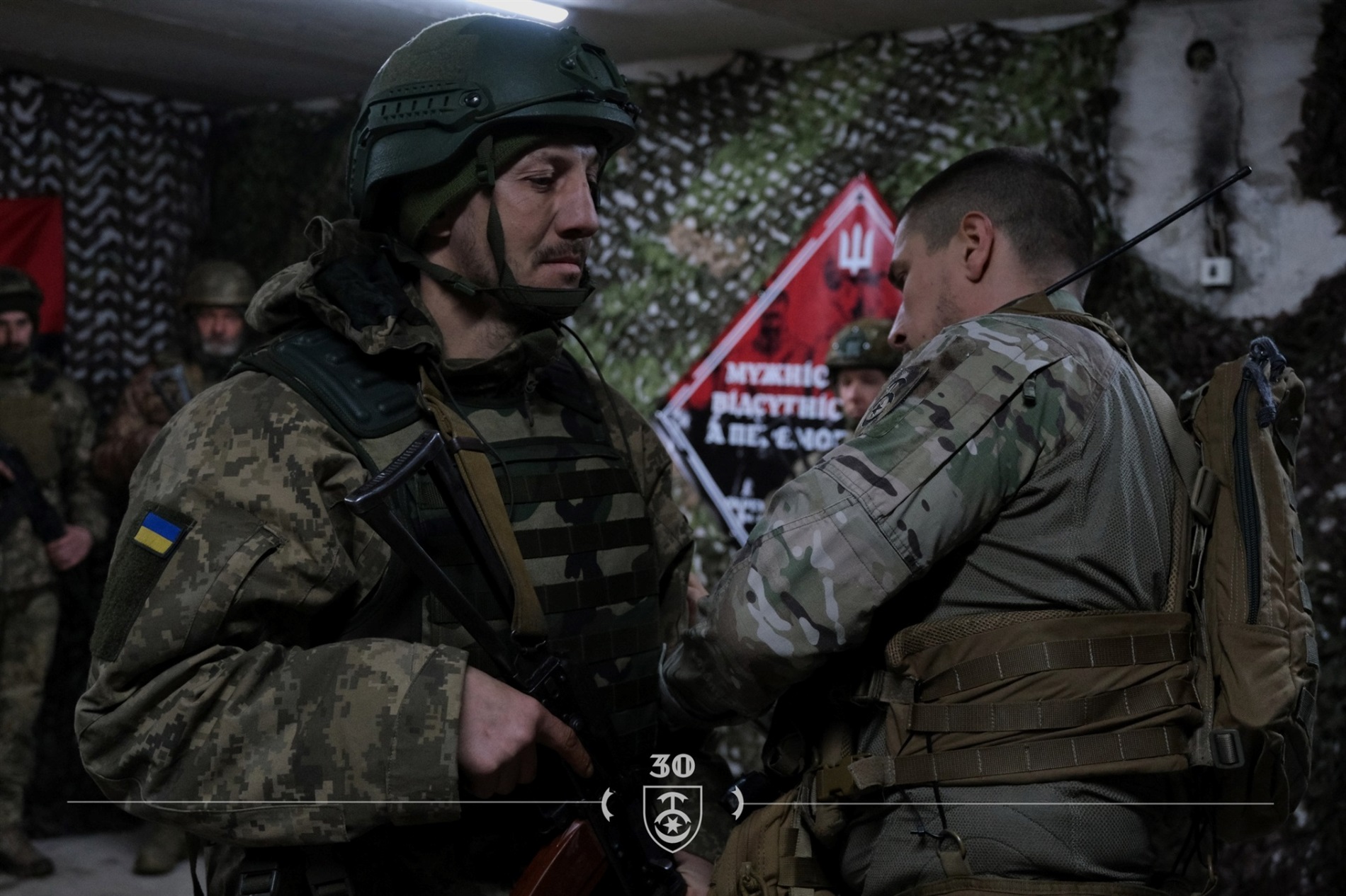 У 30-й бригаді вручили шеврони новим бійцям: світлини