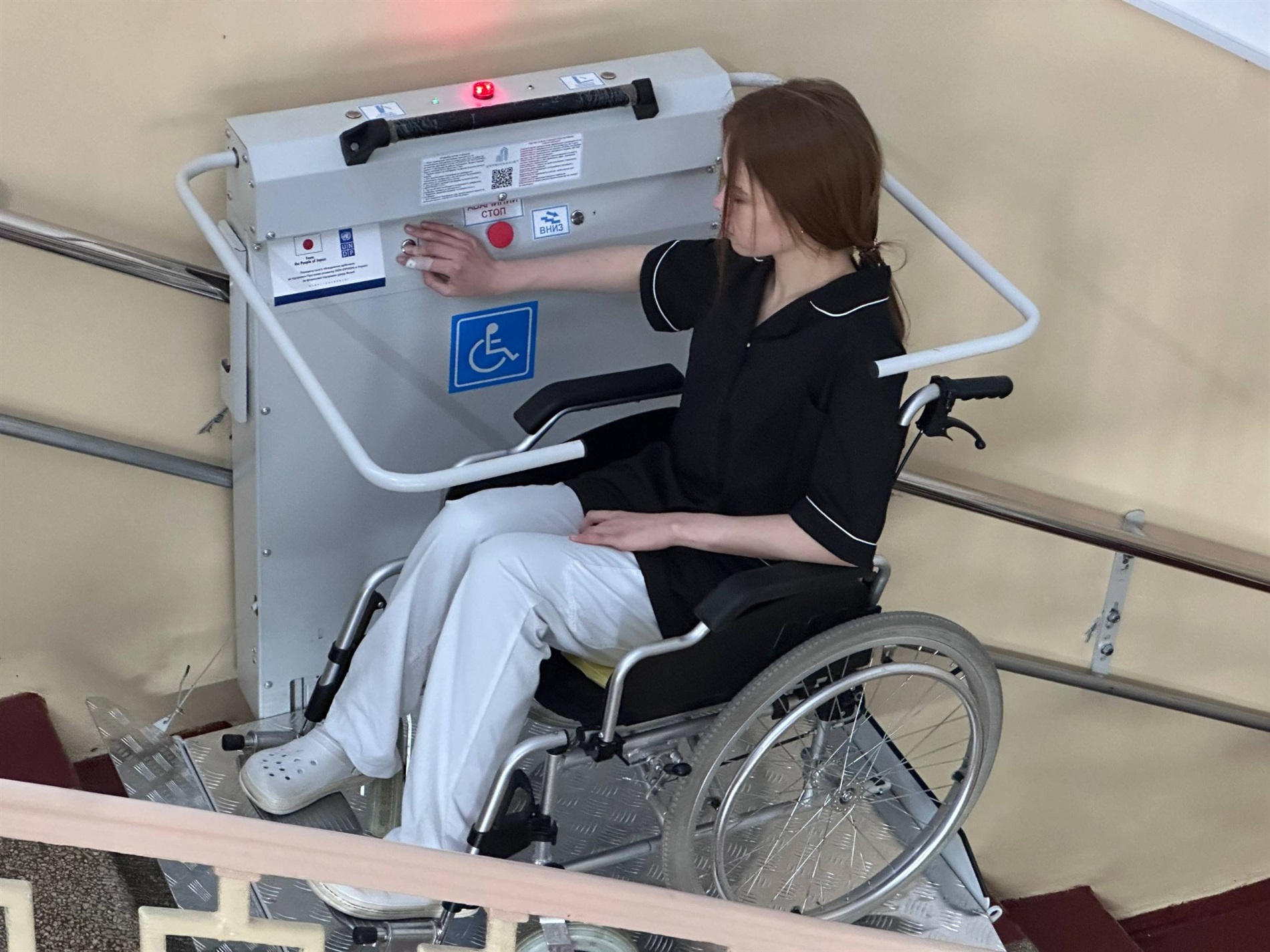 Звягель: медзаклади встановили підйомники для маломобільних груп населення