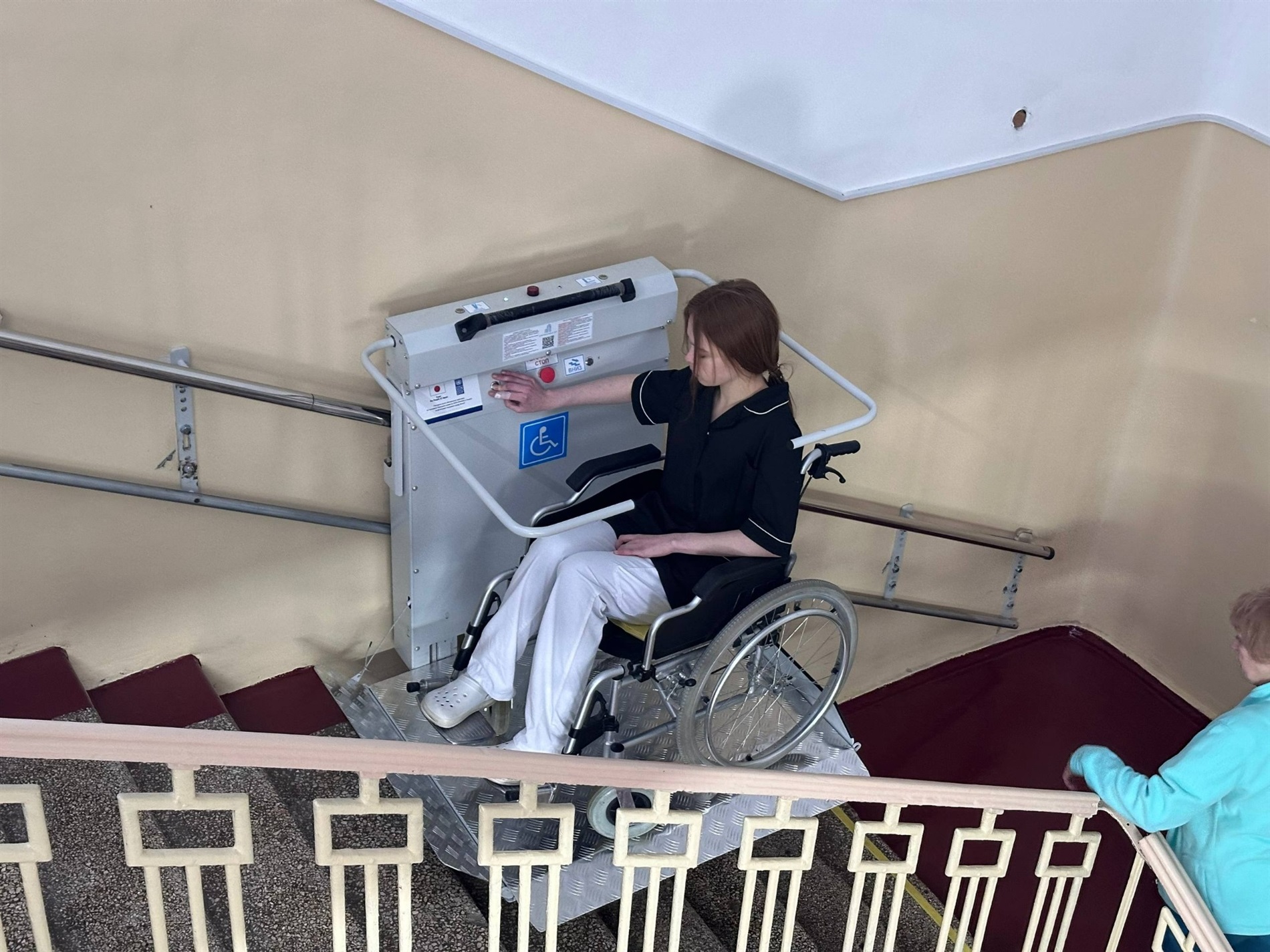 Звягель: медзаклади встановили підйомники для маломобільних груп населення