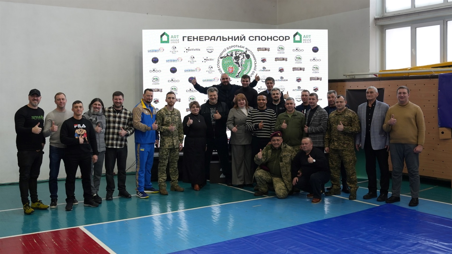 9 золотих, 7 срібних та 4 бронзових медалей привезли звягельські борці з чемпіонату області