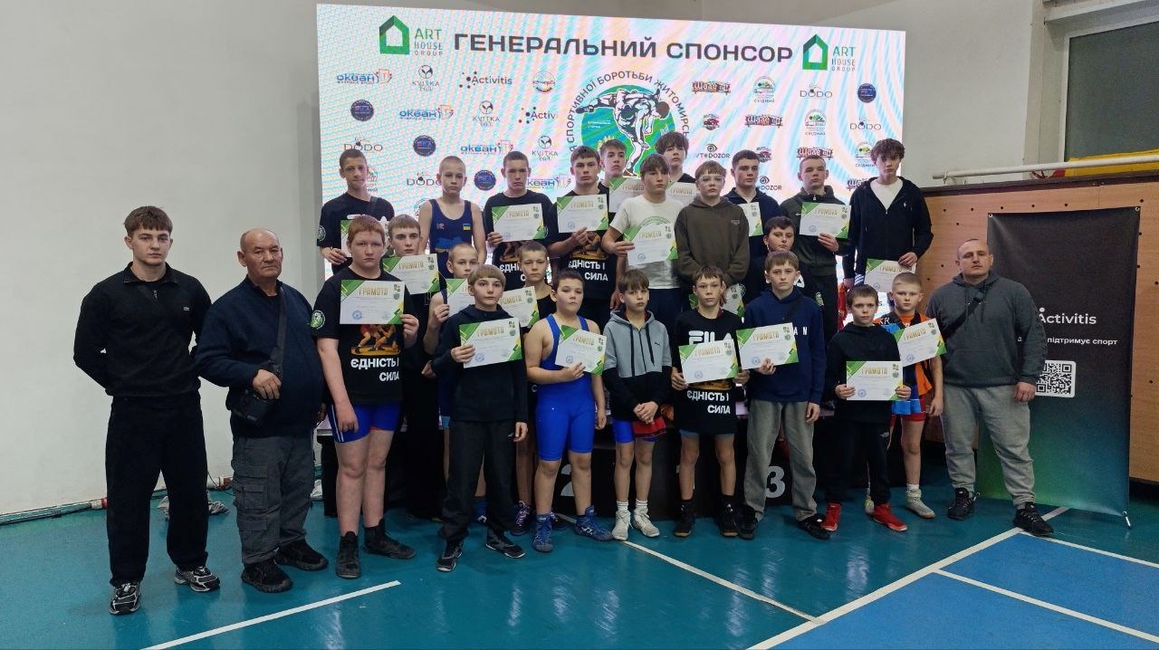 9 золотих, 7 срібних та 4 бронзових медалей привезли звягельські борці з чемпіонату області