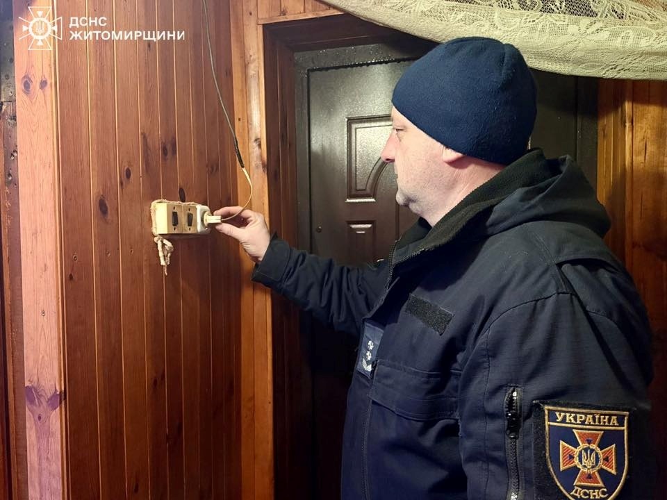 Троє загиблих на пожежах на Звягельщині у 2026 році: рятувальники обходять будинки