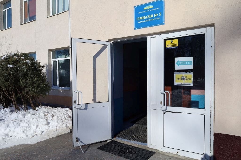 Пункти незламності Звягеля отримали генератори, обігрівачі та прожектори від благодійників