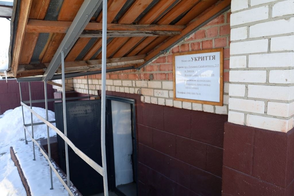 Пункти незламності Звягеля отримали генератори, обігрівачі та прожектори від благодійників