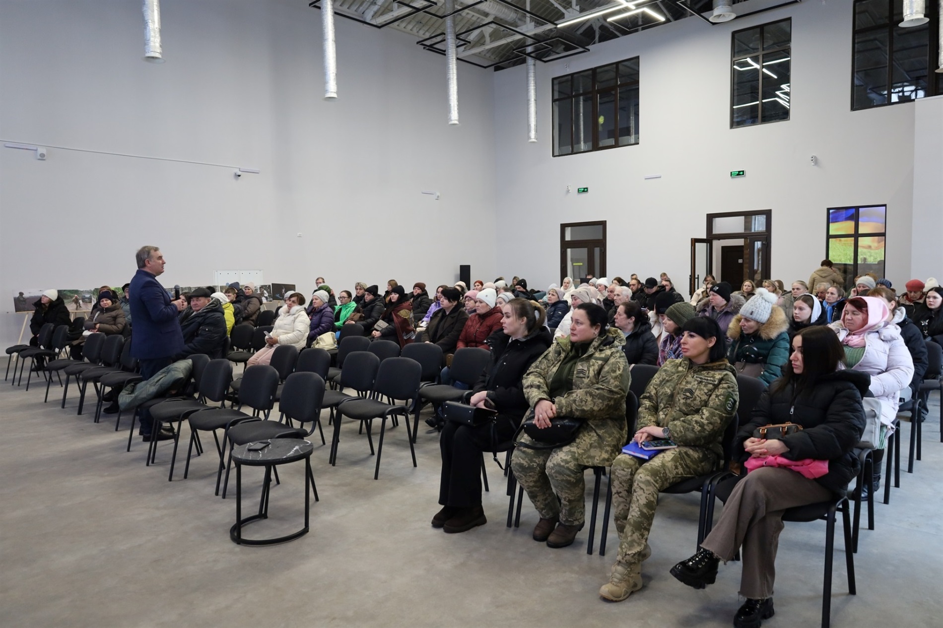У Звягелі відбулася зустріч влади з сім'ями військових, які зникли безвісти або перебувають у полоні
